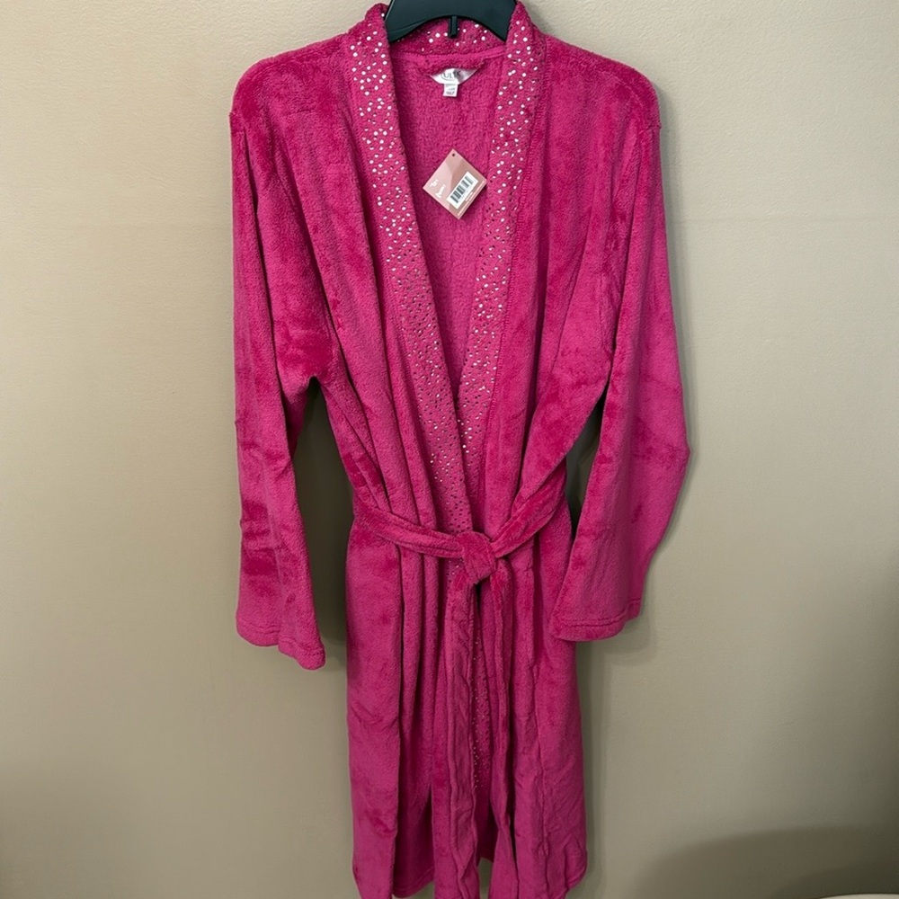 NWT Ulta Beauty dark pink/fuchsia fleece robe. Size 1x/2x.